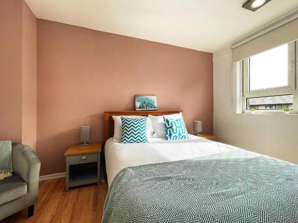 Tom Place In Mile End - 2 Double Beds, 1 Bunk Bed, Max 6, Spacious, Ideal For Families London United Kingdom