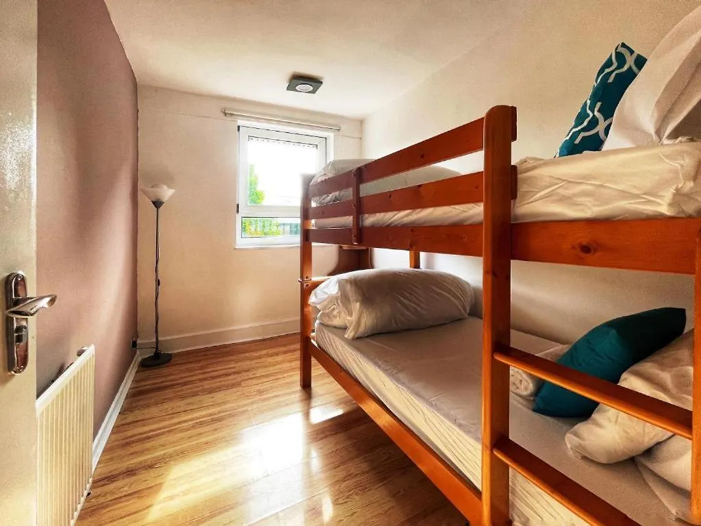 Tom Place In Mile End - 2 Double Beds, 1 Bunk Bed, Max 6, Spacious, Ideal For Families London Apartment