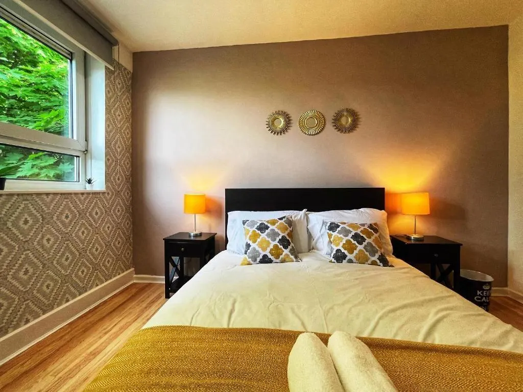 Apartment Tom Place In Mile End - 2 Double Beds, 1 Bunk Bed, Max 6, Spacious, Ideal For Families London United Kingdom