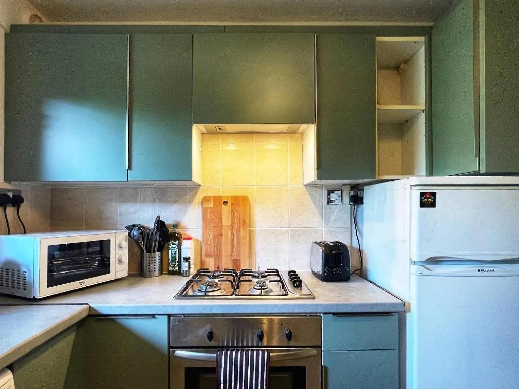 Tom Place In Mile End - 2 Double Beds, 1 Bunk Bed, Max 6, Spacious, Ideal For Families London
