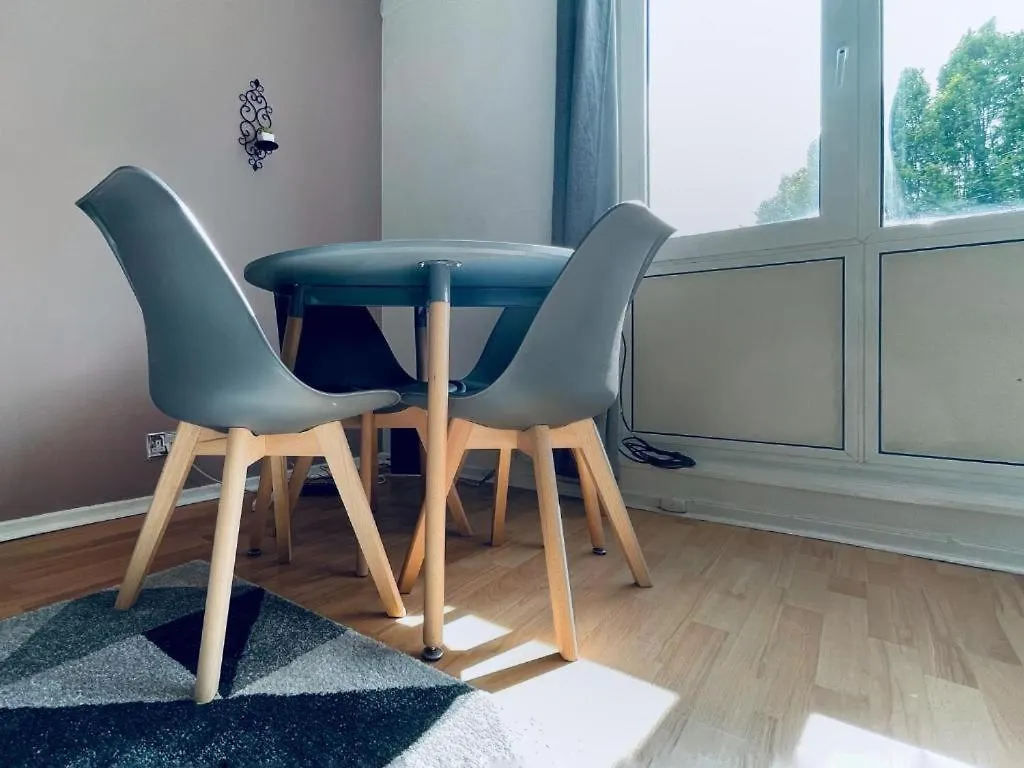 Tom Place In Mile End - 2 Double Beds, 1 Bunk Bed, Max 6, Spacious, Ideal For Families London